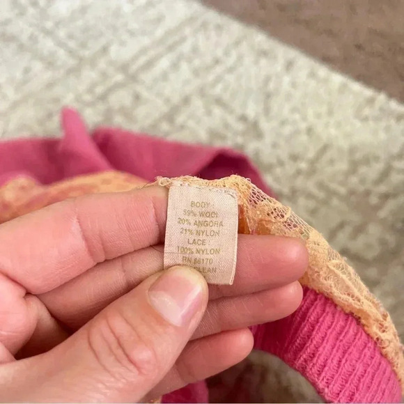 Free People 59%wool pink cardigan 17.5” pit to pit, cottage core, y2k - Picture 8 of 8